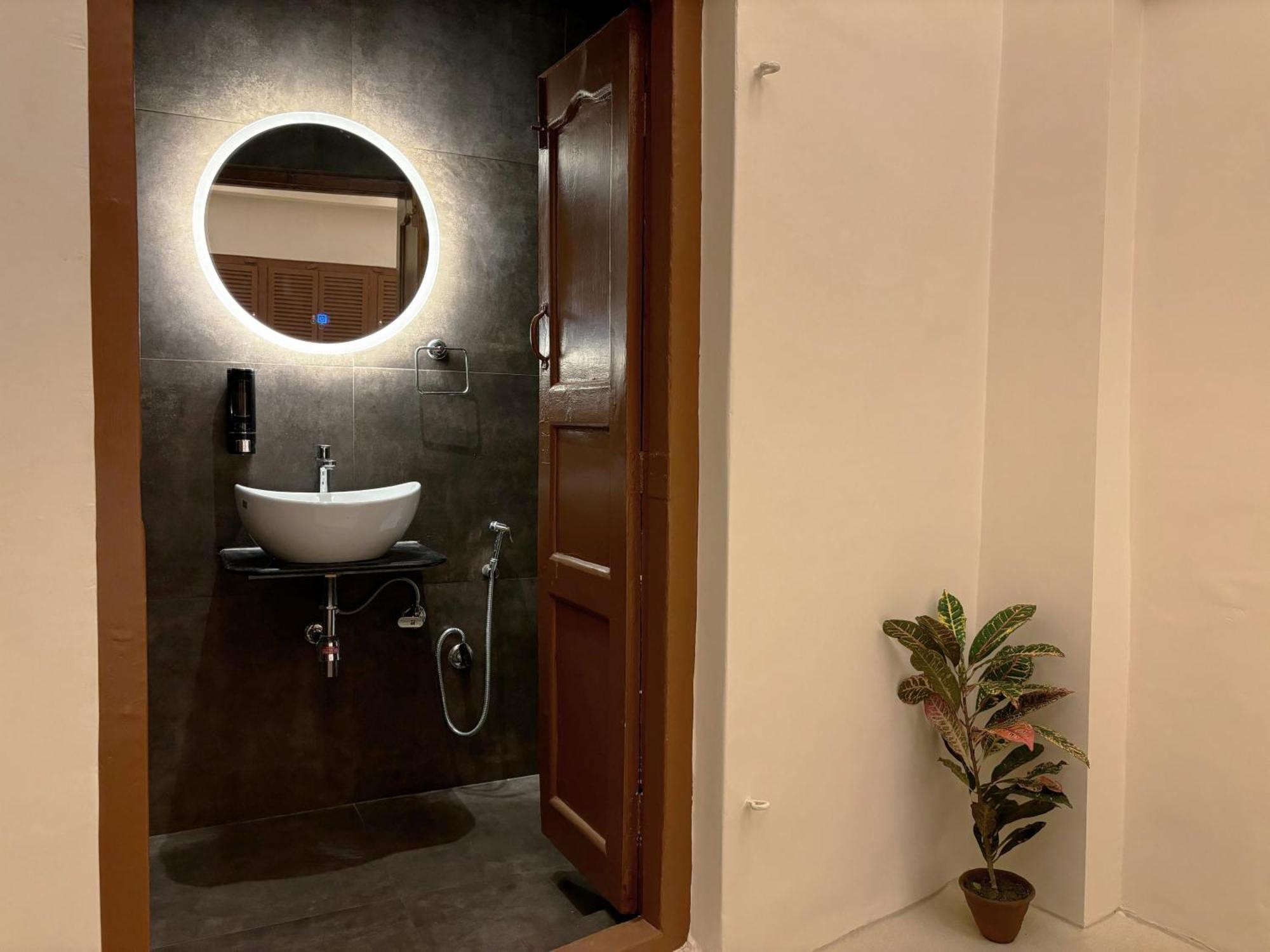Vintage River Homestay فاراناسي المظهر الخارجي الصورة